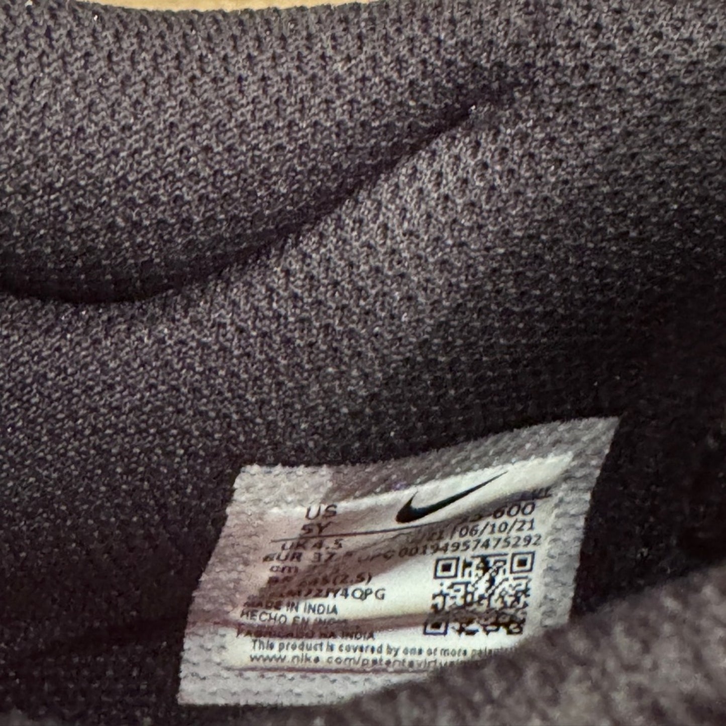 Nike Team Hustle Sneakers